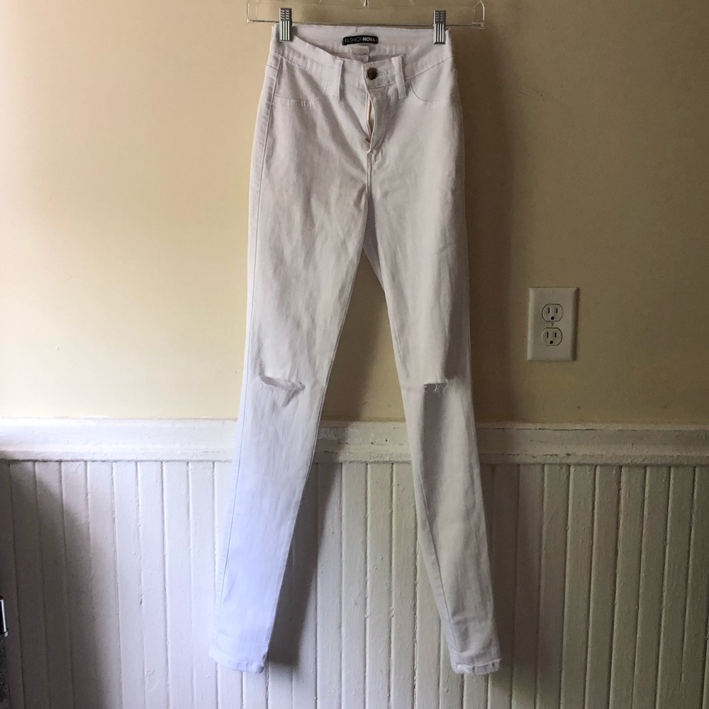 *SOLD* NWOT Fashion Nova Canopy Jeans